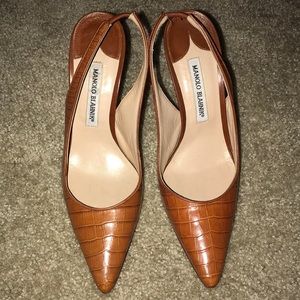 Manolo Blahnik gator leather pumps